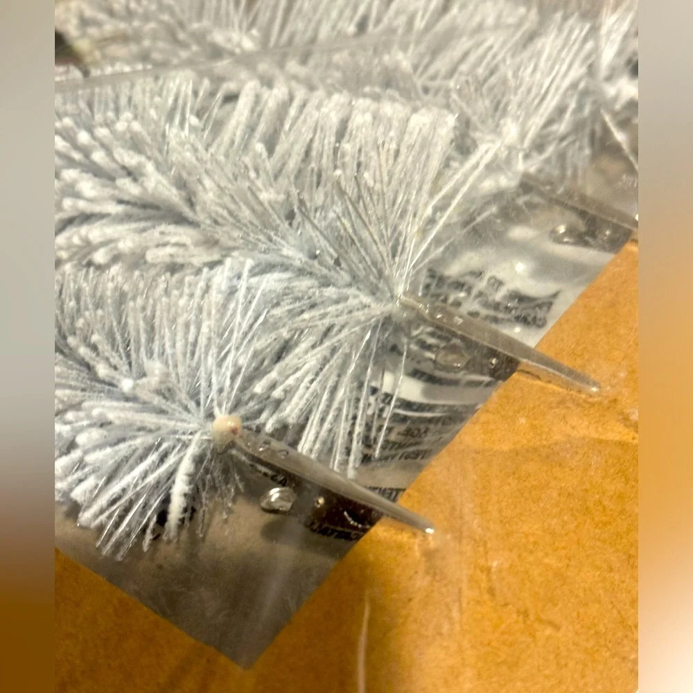 Set of 4‎ clip on White Brush Christmas Trees